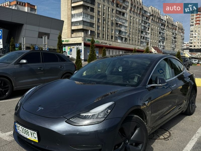 Седан Tesla Model 3 2019 в Львове