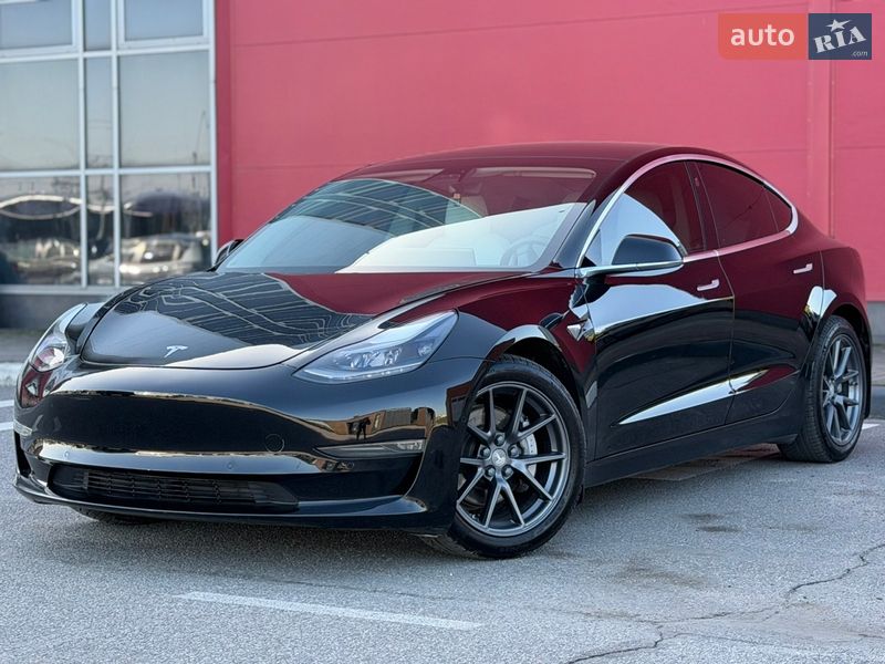 Седан Tesla Model 3 2019 в Киеве