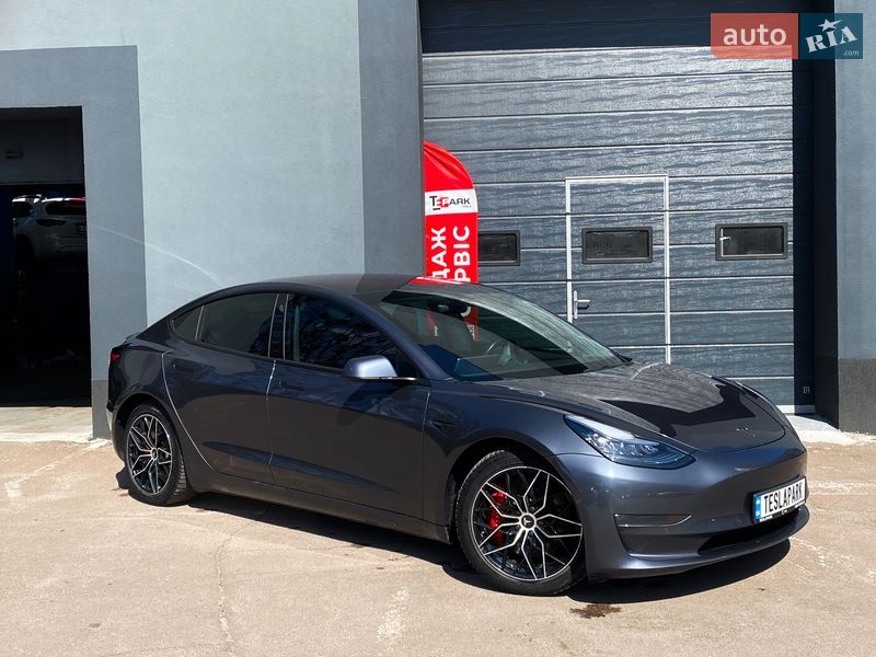 Седан Tesla Model 3 2018 в Києві