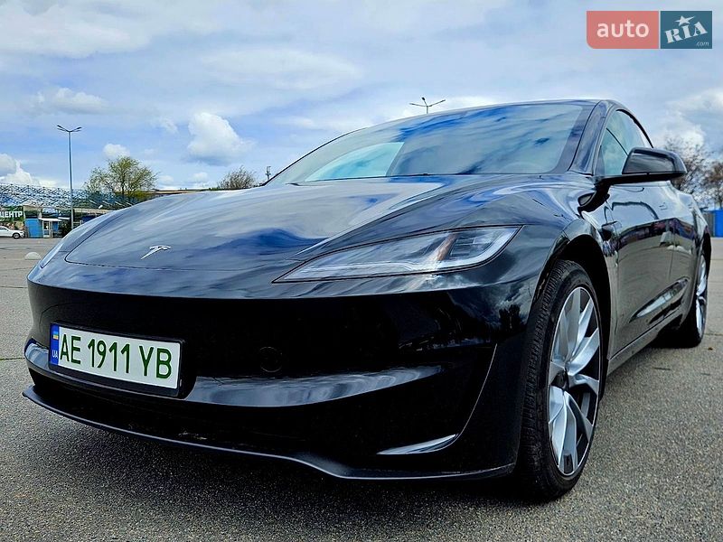 Седан Tesla Model 3 2024 в Днепре