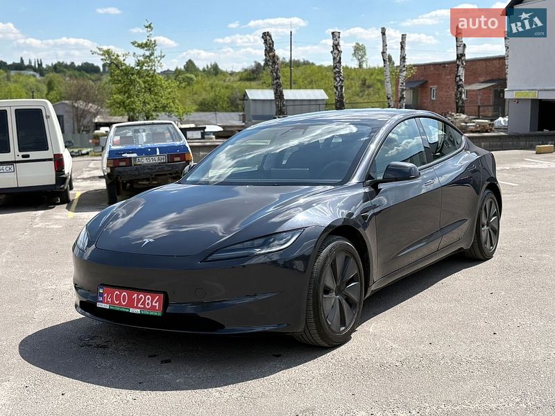 Седан Tesla Model 3 2025 в Рівному
