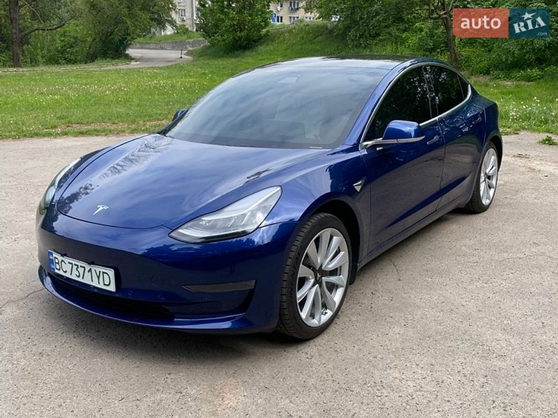 Седан Tesla Model 3 2019 в Львове