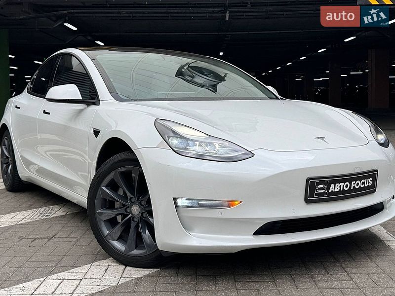 Седан Tesla Model 3 2021 в Киеве