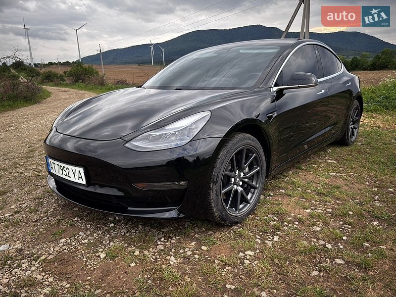 Седан Tesla Model 3 2018 в Долине