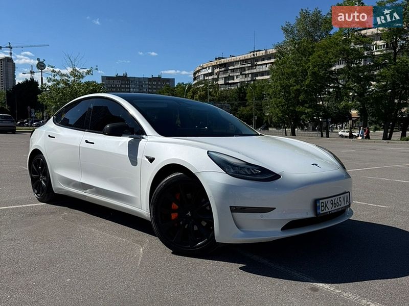 Седан Tesla Model 3 2019 в Киеве