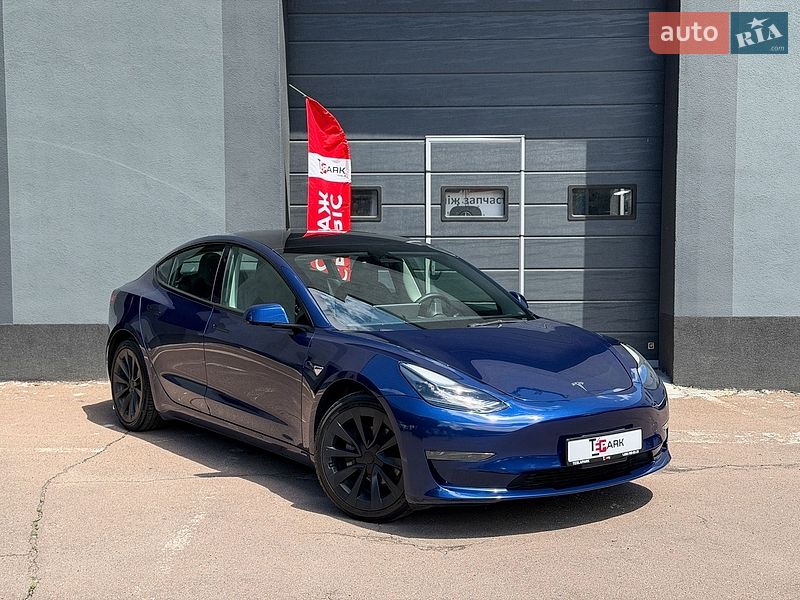 Седан Tesla Model 3 2022 в Киеве