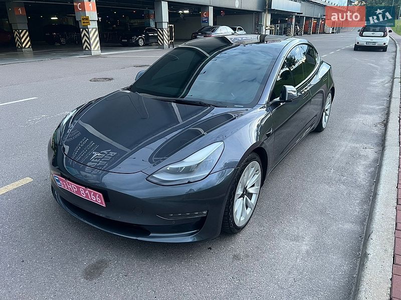 Седан Tesla Model 3 2022 в Киеве