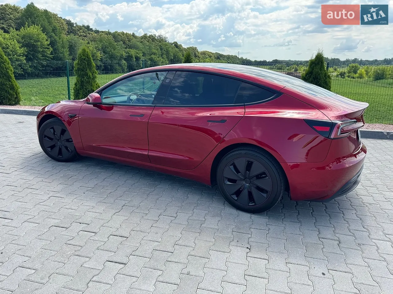 Tesla Model 3 2024 photo 3