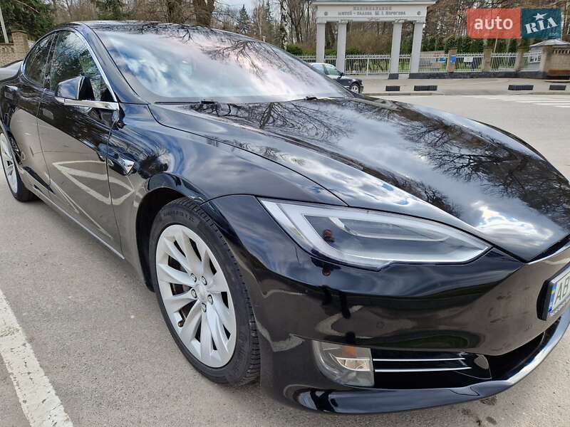 Лифтбек Tesla Model S 2017 в Виннице Лифтбек Tesla Model S 2017 в Виннице