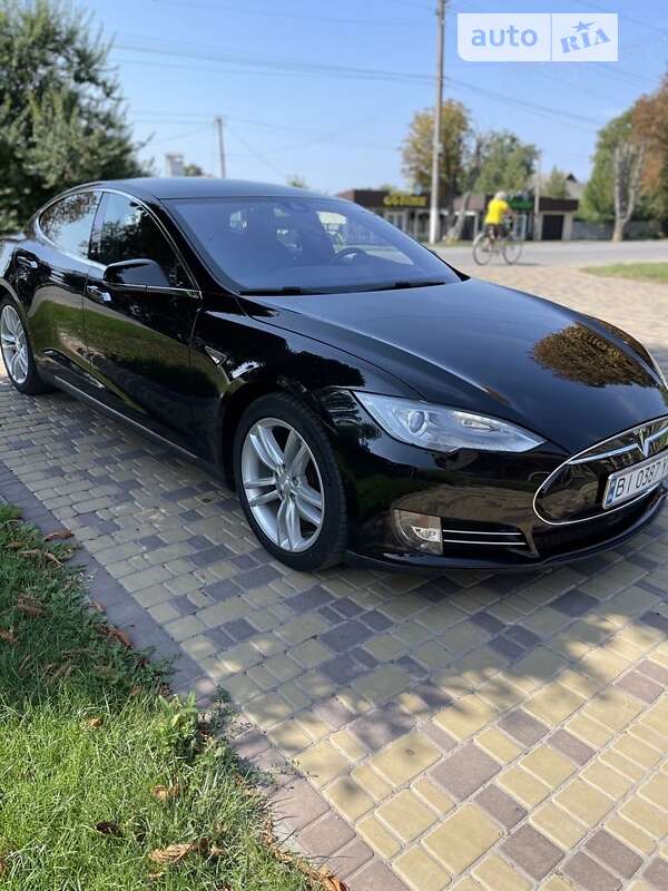 Лифтбек Tesla Model S 2015 в Глобине