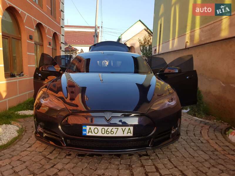 Лифтбек Tesla Model S 2014 в Берегово