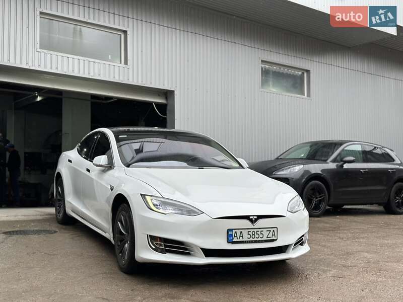 Лифтбек Tesla Model S 2018 в Киеве