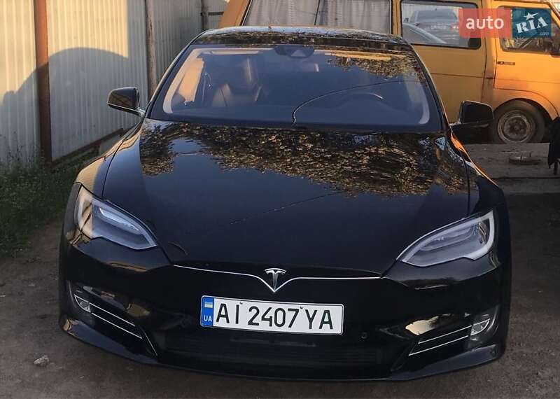 Лифтбек Tesla Model S 2016 в Борисполе