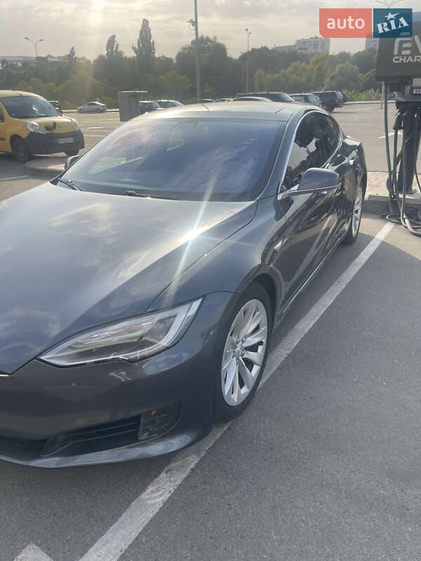 Лифтбек Tesla Model S 2017 в Сумах