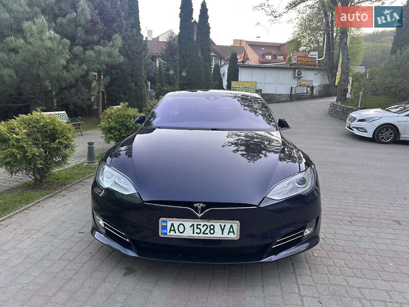 Лифтбек Tesla Model S 2015 в Сваляве