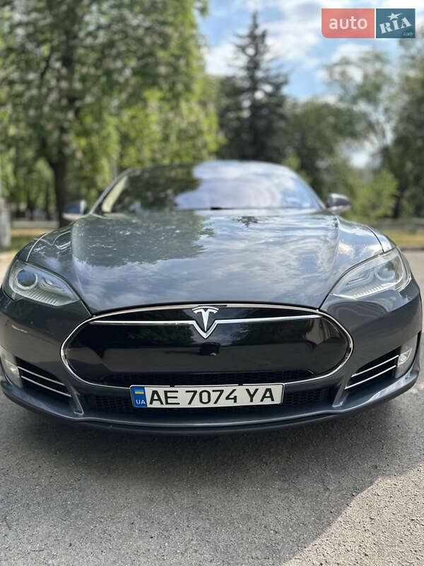Лифтбек Tesla Model S 2013 в Никополе