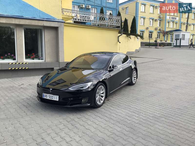 Лифтбек Tesla Model S 2017 в Виннице