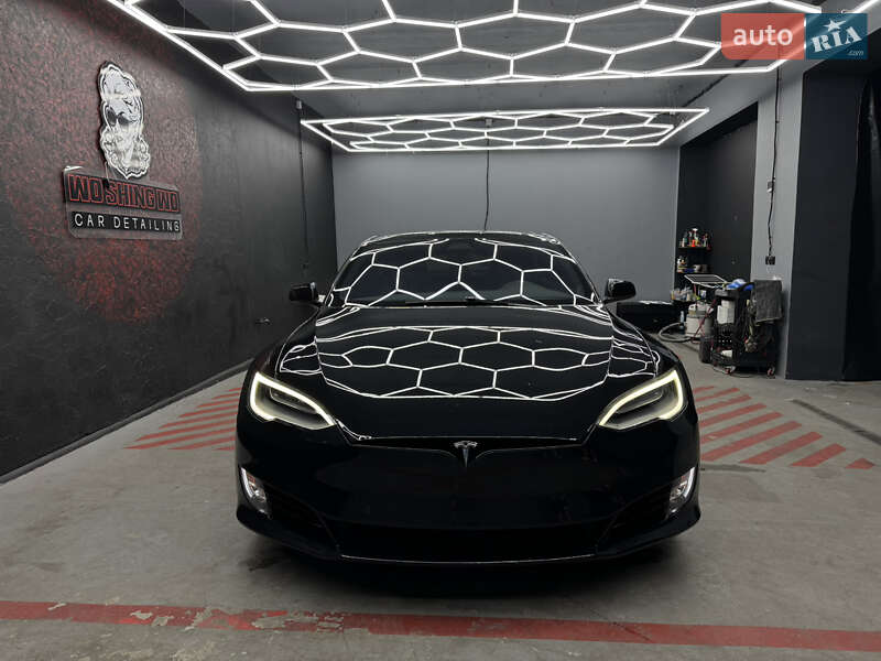 Ліфтбек Tesla Model S 2017 в Дніпрі