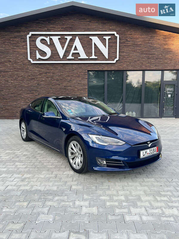 Лифтбек Tesla Model S 2018 в Черновцах