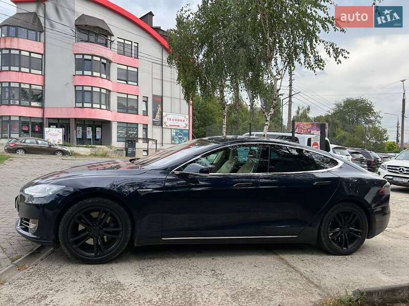 Лифтбек Tesla Model S 2014 в Черновцах