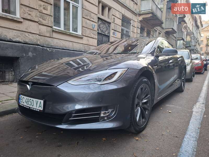 Лифтбек Tesla Model S 2017 в Львове Лифтбек Tesla Model S 2017 в Львове