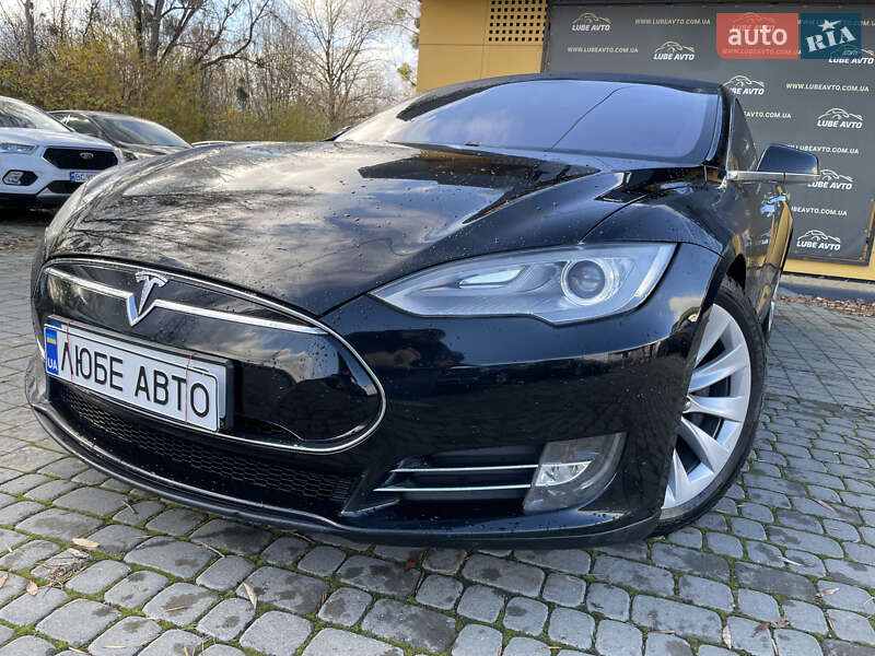 Лифтбек Tesla Model S 2013 в Львове Лифтбек Tesla Model S 2013 в Львове