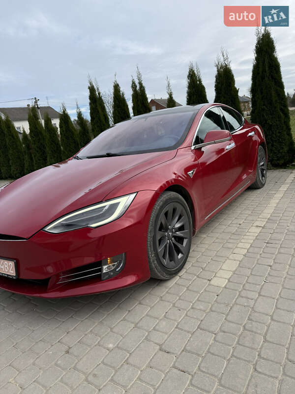 Лифтбек Tesla Model S 2018 в Львове