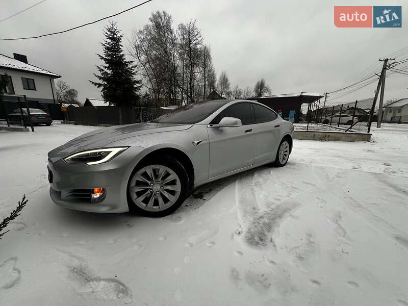 Лифтбек Tesla Model S 2017 в Львове