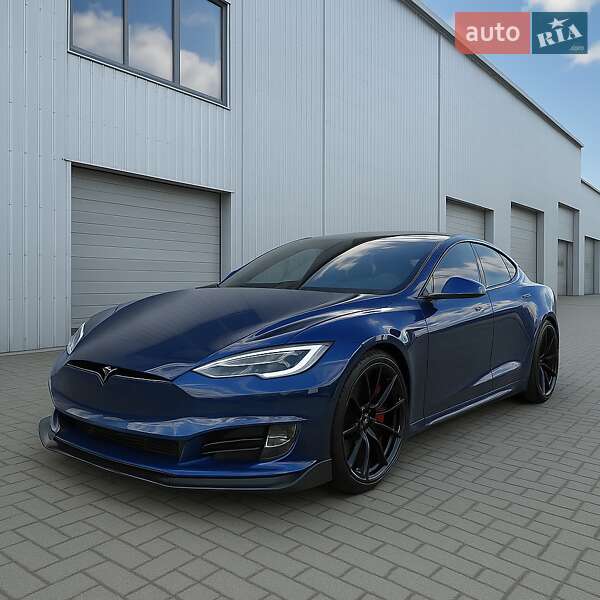 Лифтбек Tesla Model S 2016 в Львове
