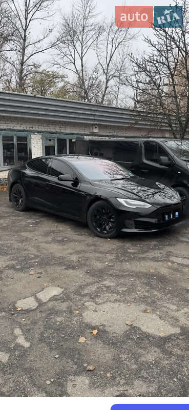 Лифтбек Tesla Model S 2017 в Днепре