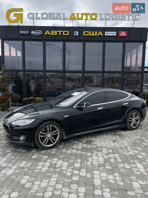 Лифтбек Tesla Model S 2014 в Львове