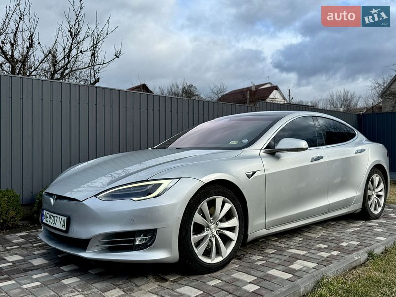 Лифтбек Tesla Model S 2017 в Каменском