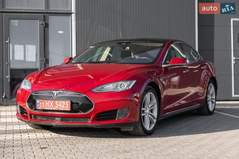 Лифтбек Tesla Model S 2015 в Тернополе
