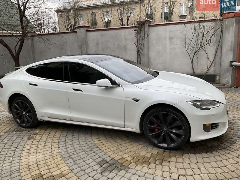 Лифтбек Tesla Model S 2014 в Львове