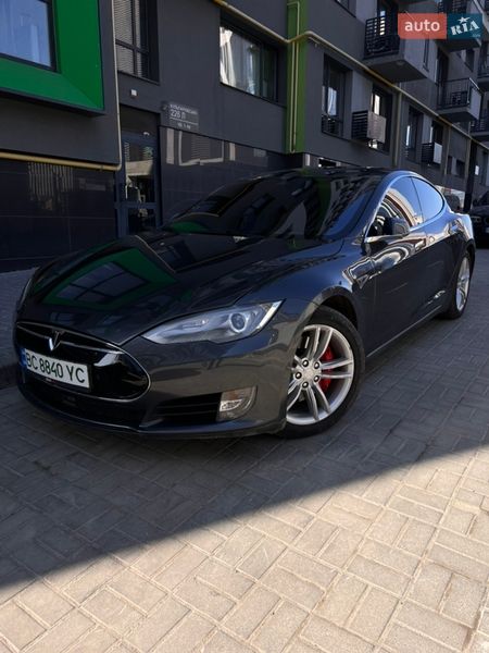 Ліфтбек Tesla Model S 2015 в Львові