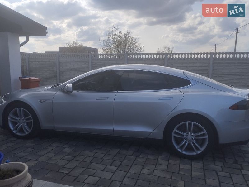 Лифтбек Tesla Model S 2013 в Ровно