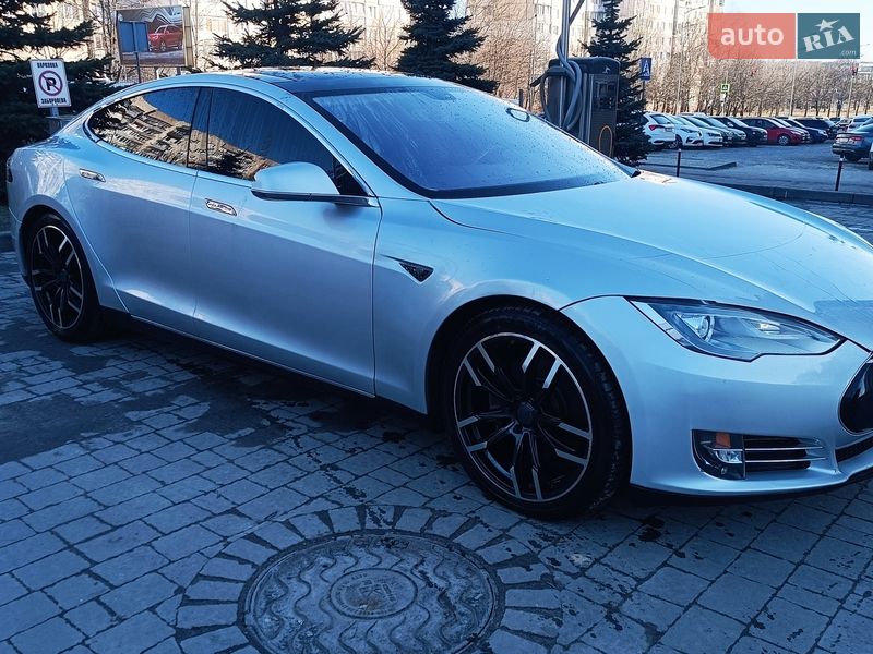 Ліфтбек Tesla Model S 2013 в Львові