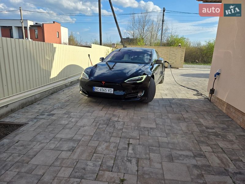 Ліфтбек Tesla Model S 2019 в Львові