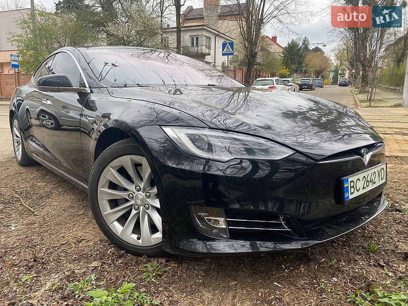 Ліфтбек Tesla Model S 2018 в Львові