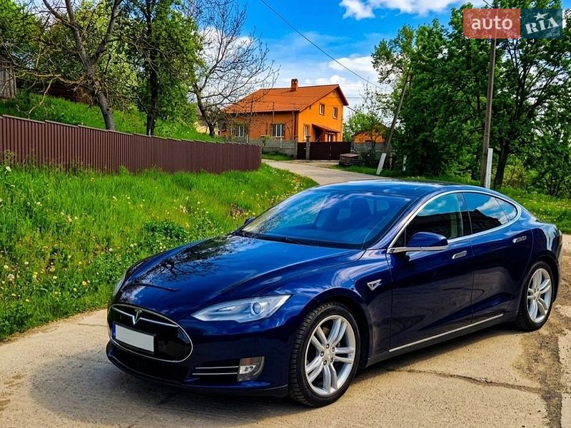 Лифтбек Tesla Model S 2013 в Черновцах