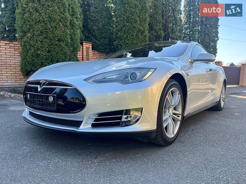 Ліфтбек Tesla Model S 2013 в Києві