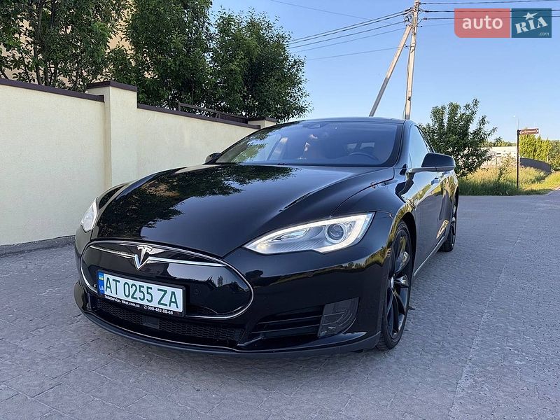 Лифтбек Tesla Model S 2015 в Львове