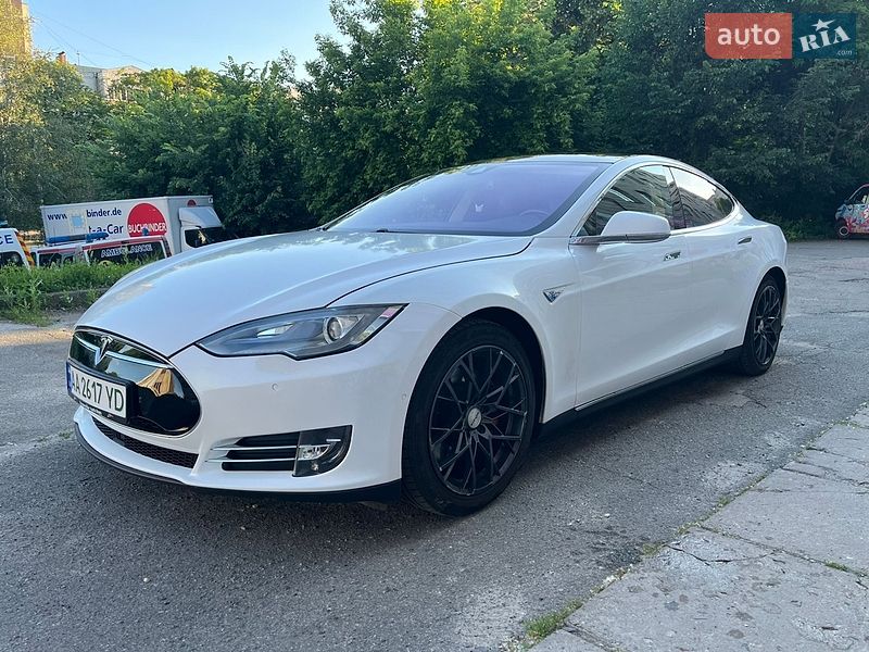 Лифтбек Tesla Model S 2014 в Киеве