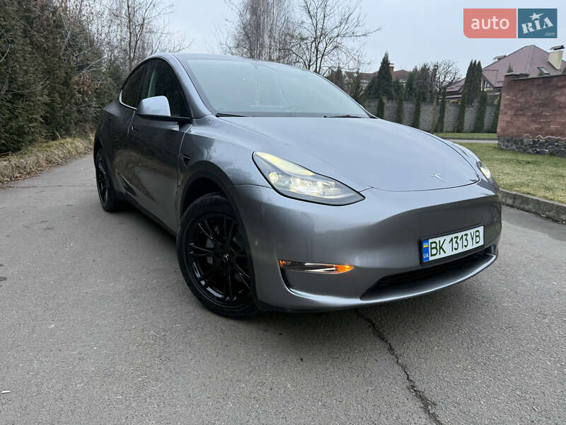 Внедорожник / Кроссовер Tesla Model Y 2025 в Ровно