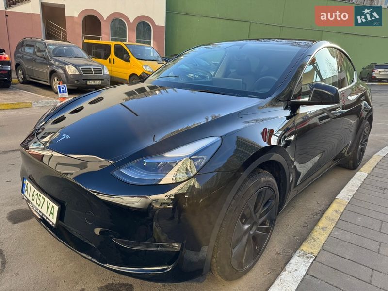 Внедорожник / Кроссовер Tesla Model Y 2025 в Киеве
