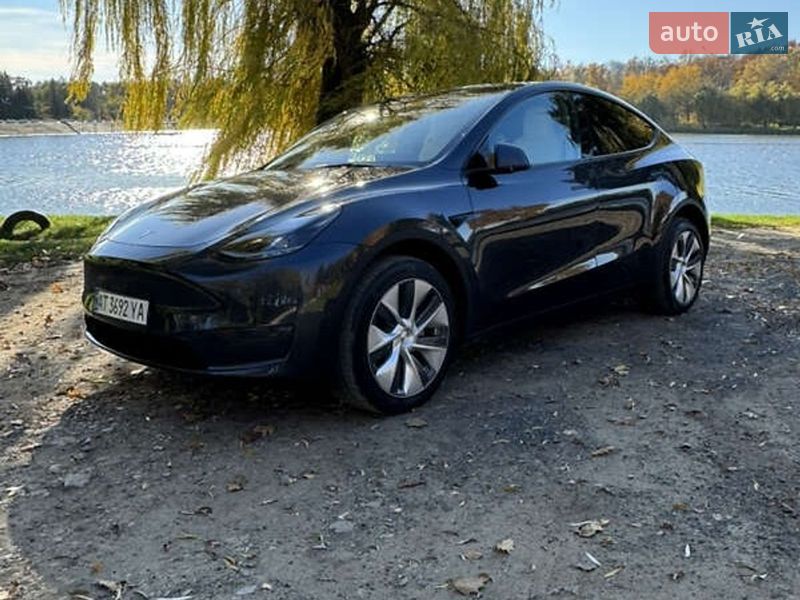 Позашляховик / Кросовер Tesla Model Y 2024 в Івано-Франківську