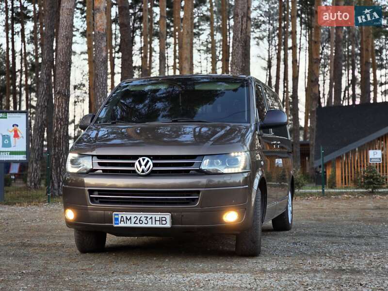 Минивэн Volkswagen Multivan 2012 в Малине Минивэн Volkswagen Multivan 2012 в Малине