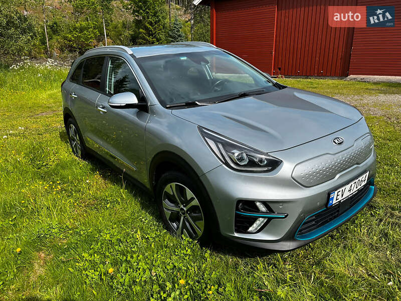 Внедорожник / Кроссовер Kia Niro 2019 в Киеве