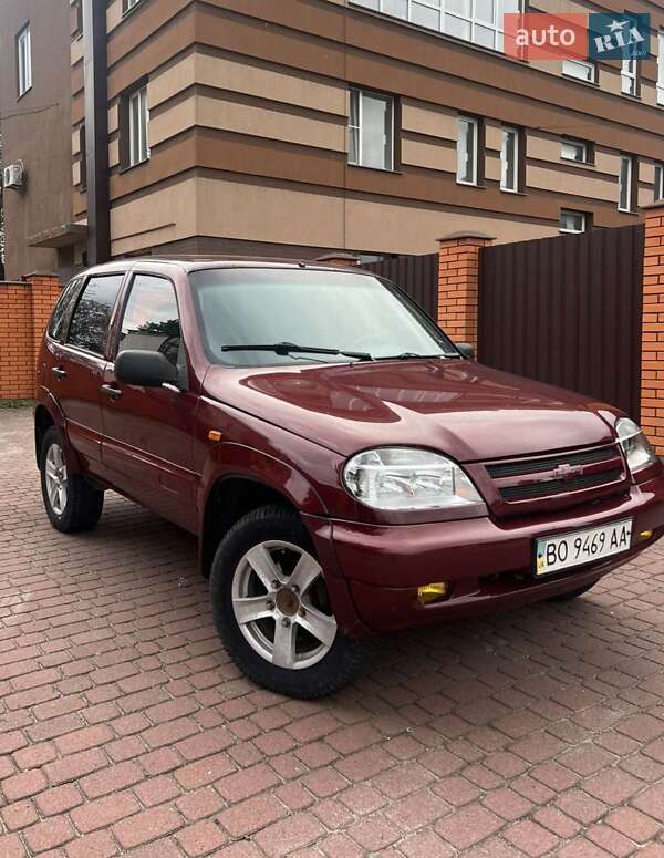Внедорожник / Кроссовер Chevrolet Niva 2004 в Хмельницком