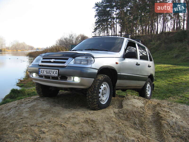 Внедорожник / Кроссовер Chevrolet Niva 2005 в Харькове